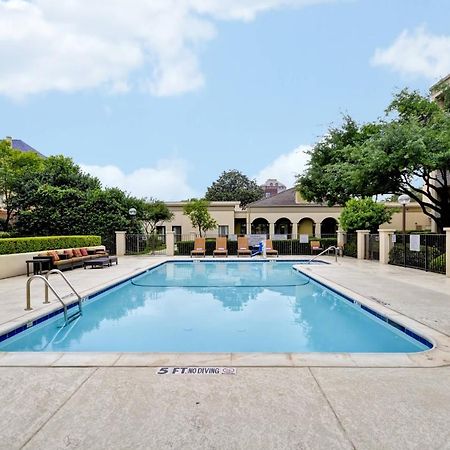 Courtyard Dallas Medical Market Center Экстерьер фото