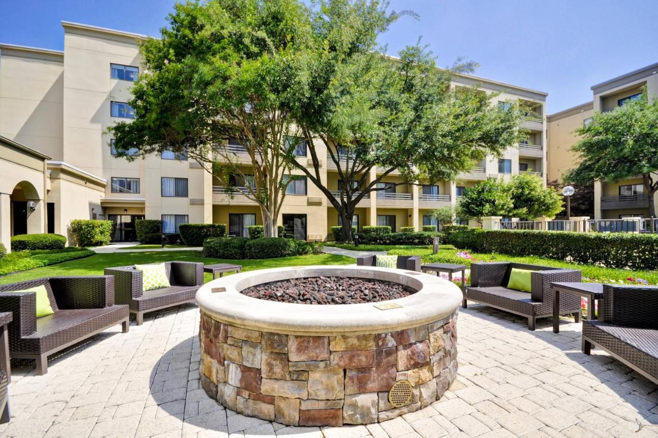 Courtyard Dallas Medical Market Center Экстерьер фото