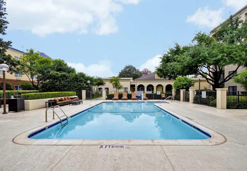 Courtyard Dallas Medical Market Center Экстерьер фото