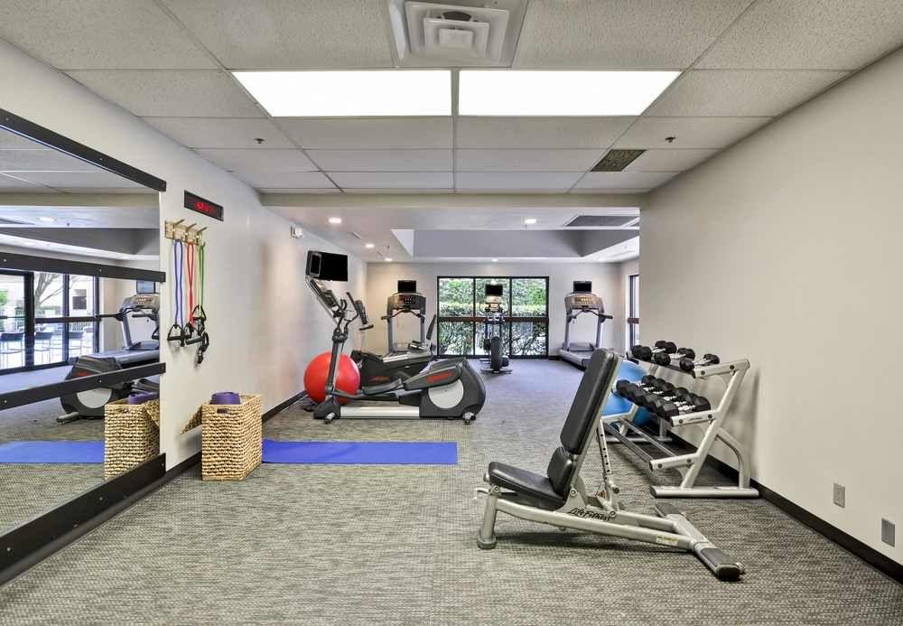 Courtyard Dallas Medical Market Center Экстерьер фото