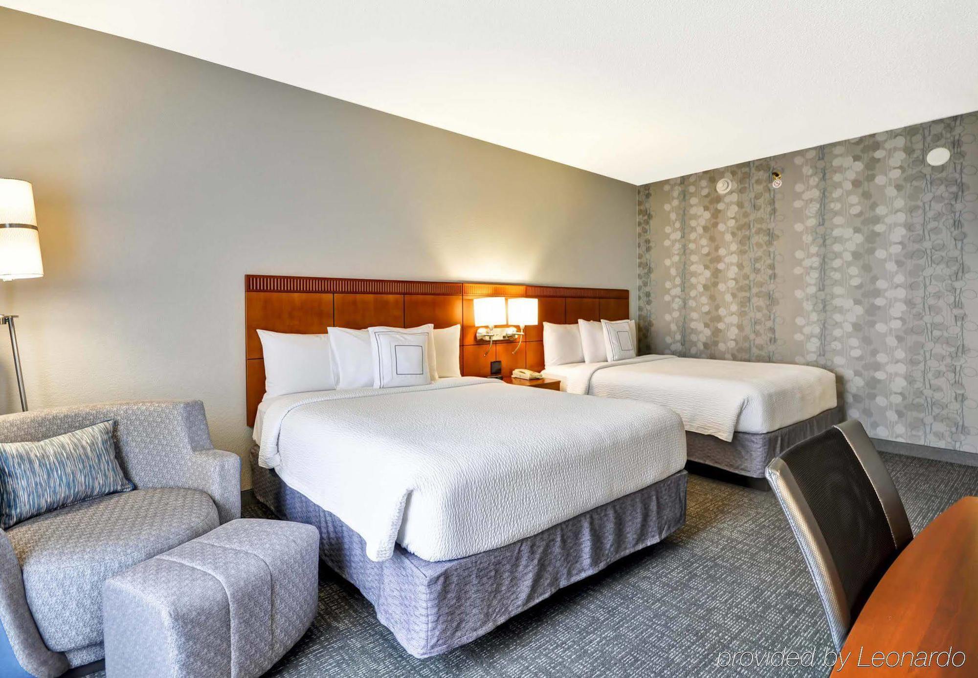 Courtyard Dallas Medical Market Center Экстерьер фото